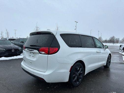 2020 Chrysler Pacifica Touring