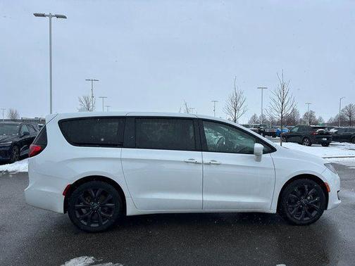 2020 Chrysler Pacifica Touring