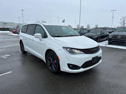 2020 Chrysler Pacifica Touring