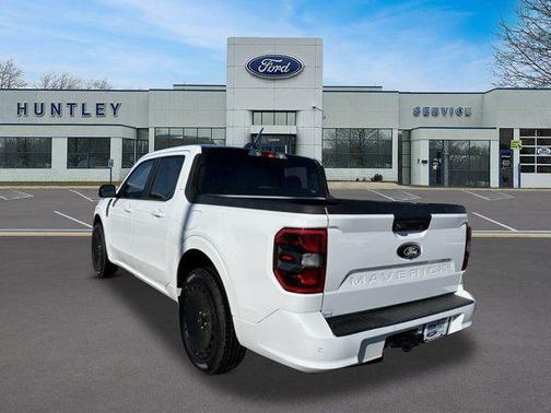Oxford White 2025 Ford Maverick Lobo