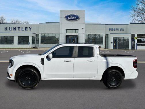 Oxford White 2025 Ford Maverick Lobo