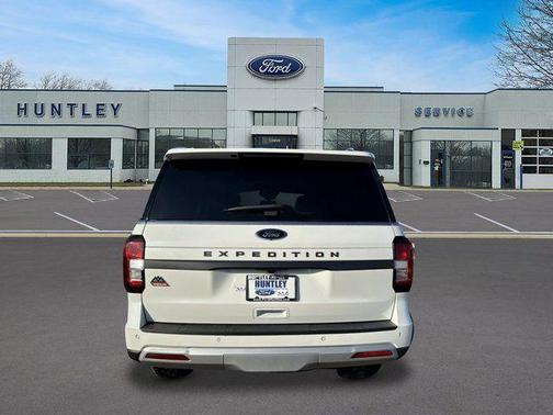 Star White Metallic Tri-Coat 2022 Ford Expedition Timberline