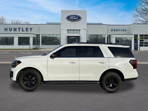 Star White Metallic Tri-Coat 2022 Ford Expedition Timberline