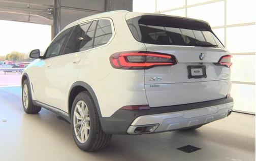 Mineral White Metallic 2021 BMW X5 xDrive40i