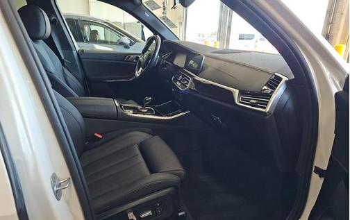 Mineral White Metallic 2021 BMW X5 xDrive40i