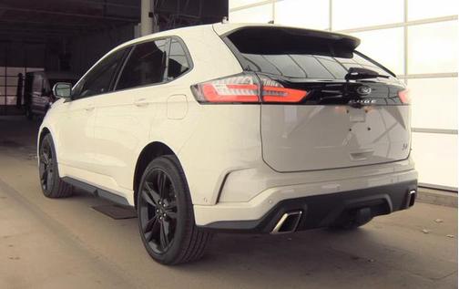 White Metallic 2022 Ford Edge ST