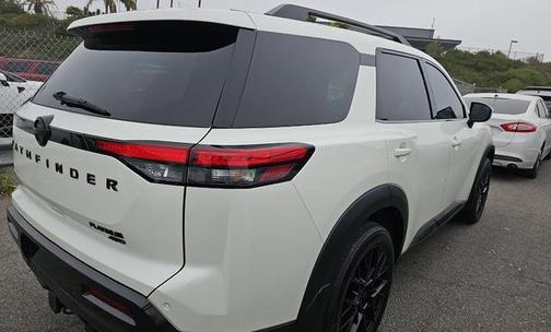 2023 Nissan Pathfinder Platinum 4WD