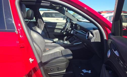 2022 Alfa Romeo Stelvio Quadrifoglio