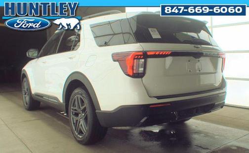 White Metallic 2025 Ford Explorer ST-Line