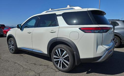 2023 Nissan Pathfinder Platinum 4WD
