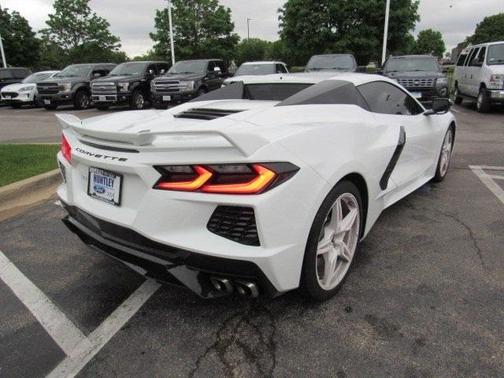 Photo 5 of 31 of 2021 Chevrolet Corvette Stingray w/2LT