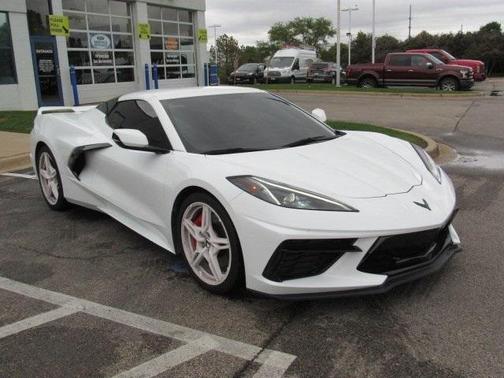 Photo 3 of 31 of 2021 Chevrolet Corvette Stingray w/2LT