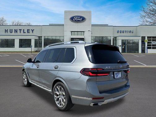 Gray Metallic 2023 BMW X7 xDrive40i