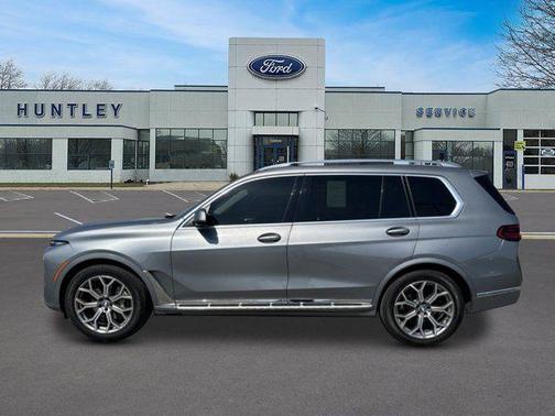 Gray Metallic 2023 BMW X7 xDrive40i
