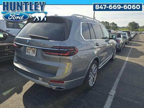 Gray Metallic 2024 BMW X7 xDrive40i