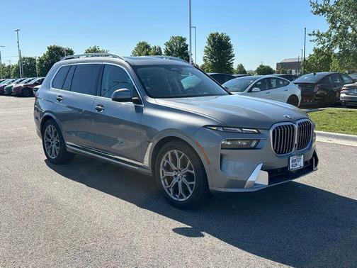 Gray Metallic 2024 BMW X7 xDrive40i