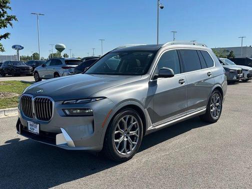 Gray Metallic 2024 BMW X7 xDrive40i
