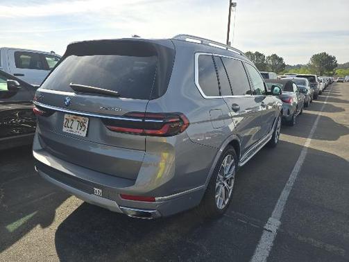 Gray Metallic 2024 BMW X7 xDrive40i