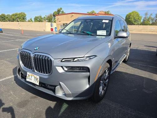Gray Metallic 2024 BMW X7 xDrive40i