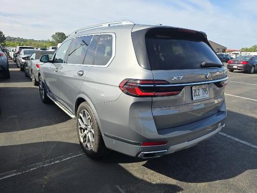 Gray Metallic 2024 BMW X7 xDrive40i