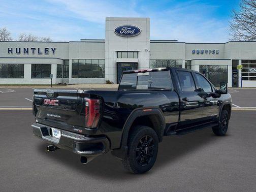Onyx Black 2024 GMC Sierra 2500 AT4