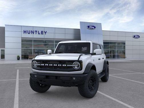 Oxford White 2026 Ford Bronco Outer Banks