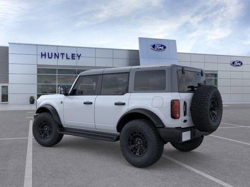Oxford White 2026 Ford Bronco Outer Banks