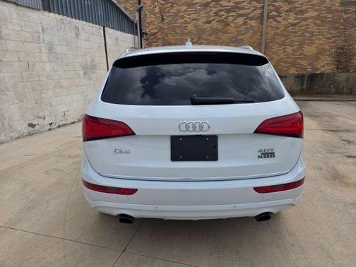 Glacier White Metallic 2016 Audi Q5 2.0T Premium Plus