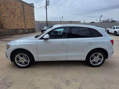 Glacier White Metallic 2016 Audi Q5 2.0T Premium Plus