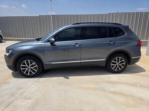 Platinum Gray Metallic 2020 Volkswagen Tiguan 2.0T SE