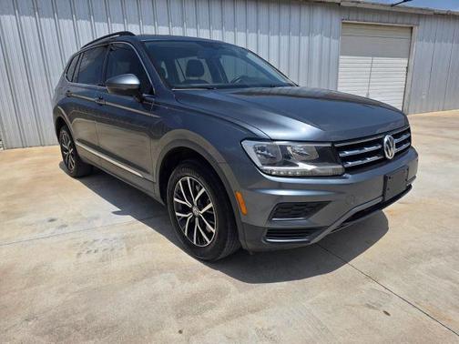 Platinum Gray Metallic 2020 Volkswagen Tiguan 2.0T SE