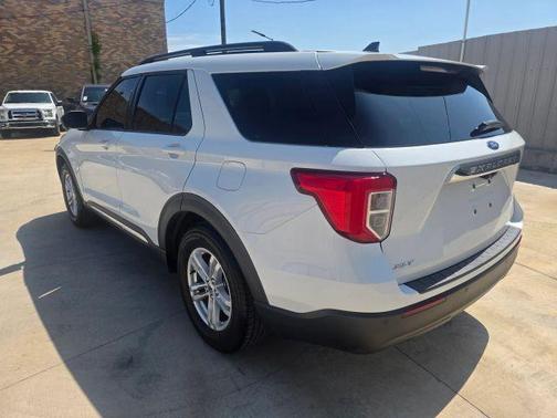 White 2021 Ford Explorer XLT