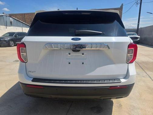 White 2021 Ford Explorer XLT