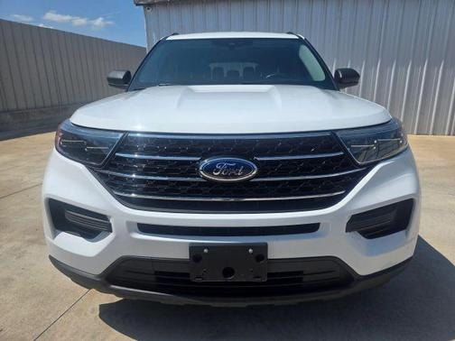 White 2021 Ford Explorer XLT
