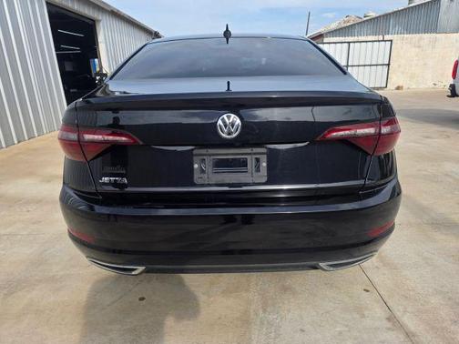 Deep Black Pearl Effect 2021 Volkswagen Jetta 1.4T R-Line