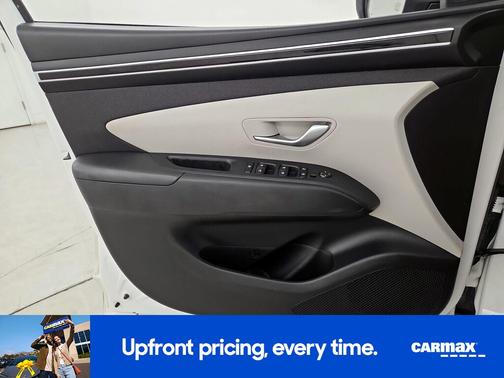 White 2023 Hyundai TUCSON SEL