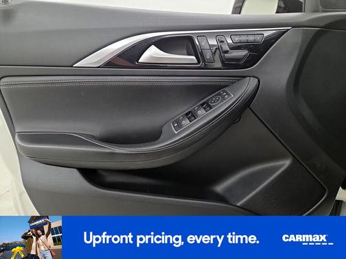 2018 INFINITI QX30 Luxury