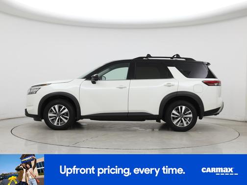 White 2024 Nissan Pathfinder SL