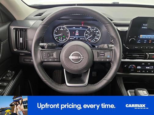 White 2024 Nissan Pathfinder SL