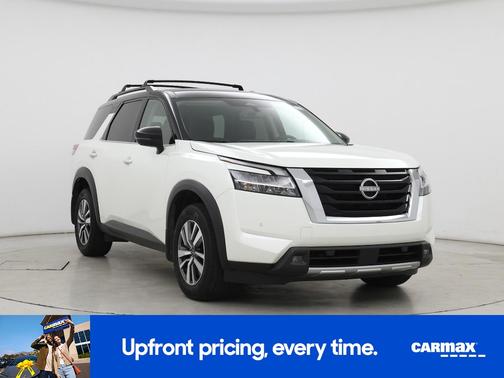 White 2024 Nissan Pathfinder SL