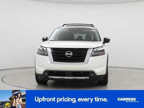 White 2024 Nissan Pathfinder SL