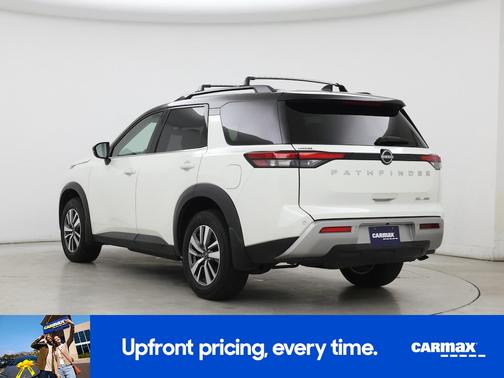 White 2024 Nissan Pathfinder SL