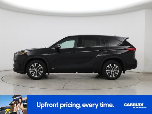 Black 2022 Toyota Highlander Hybrid XLE