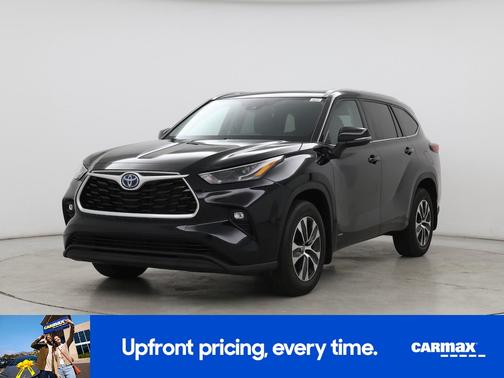 Black 2022 Toyota Highlander Hybrid XLE