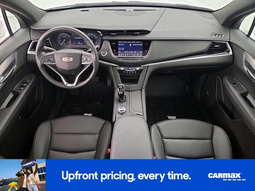 White 2024 Cadillac XT6 Luxury