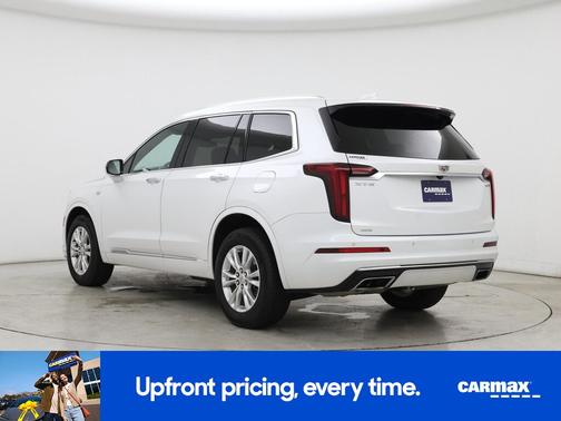White 2024 Cadillac XT6 Luxury