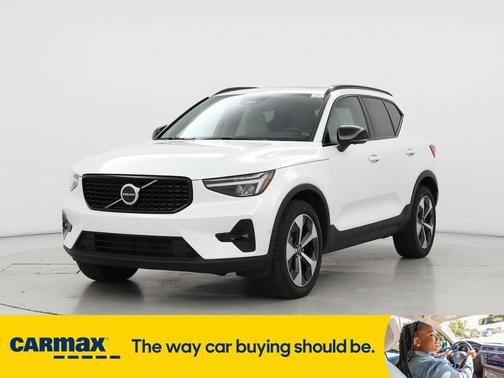 2023 Volvo XC40 B4 Ultimate Dark Theme