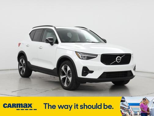2023 Volvo XC40 B4 Ultimate Dark Theme