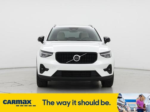 2023 Volvo XC40 B4 Ultimate Dark Theme