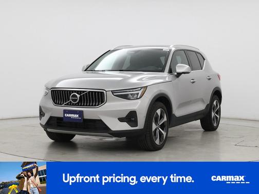 Gray 2023 Volvo XC40 B5 Plus Dark Theme